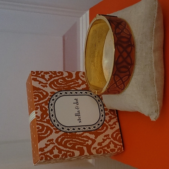 Stella & Dot Eleanor Bangle - Picture 9 of 10